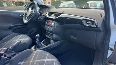 Opel Corsa 1.4 90CV 5 porte n-Joy (10)