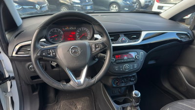 Opel Corsa 1.4 90CV 5 porte n-Joy (5)