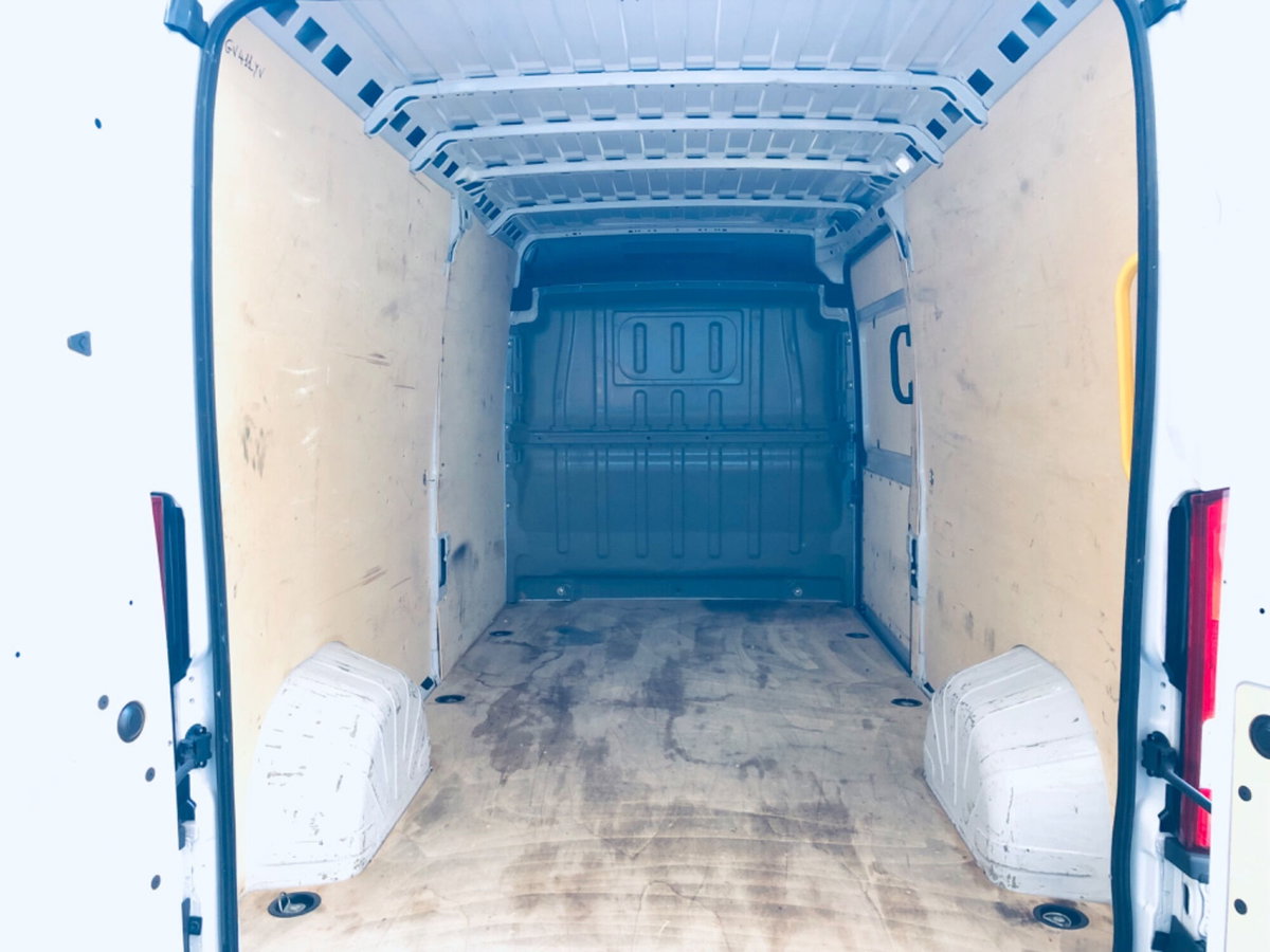 Peugeot Boxer Furgone 335 2.2 BlueHDi 140 S&S PLM-TM Furgone (18)