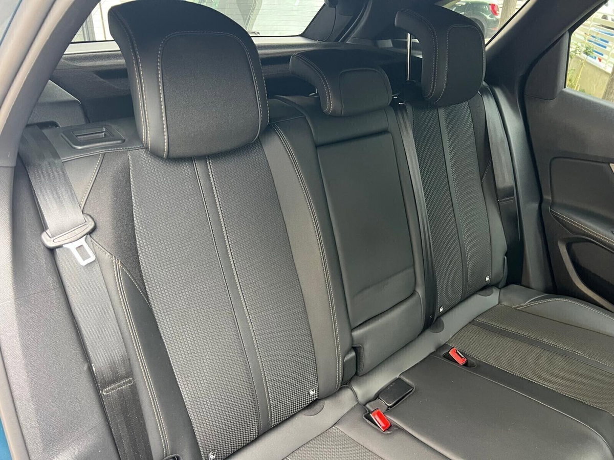 Peugeot 3008 BlueHDi 130 S&S EAT8 GT Pack (17)