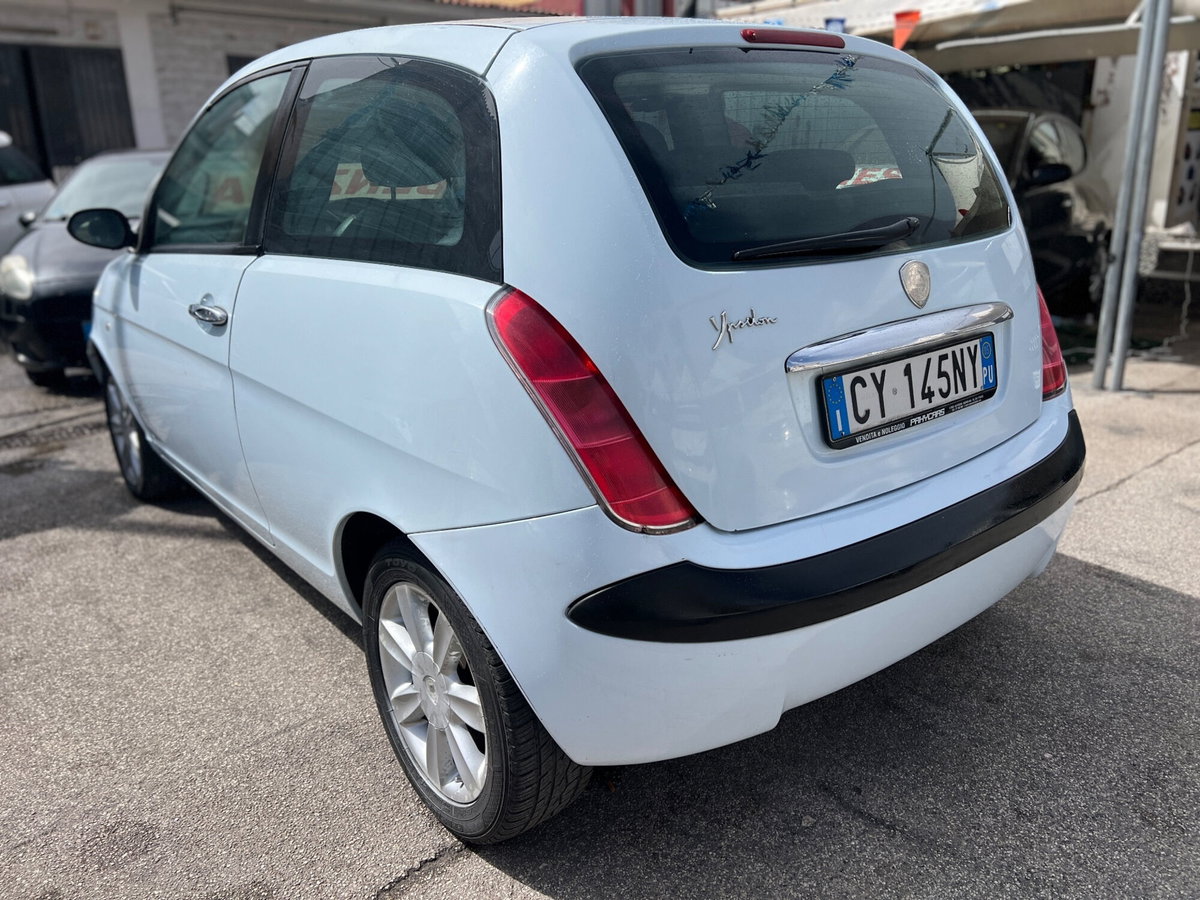 Lancia Ypsilon 1.2 (2)