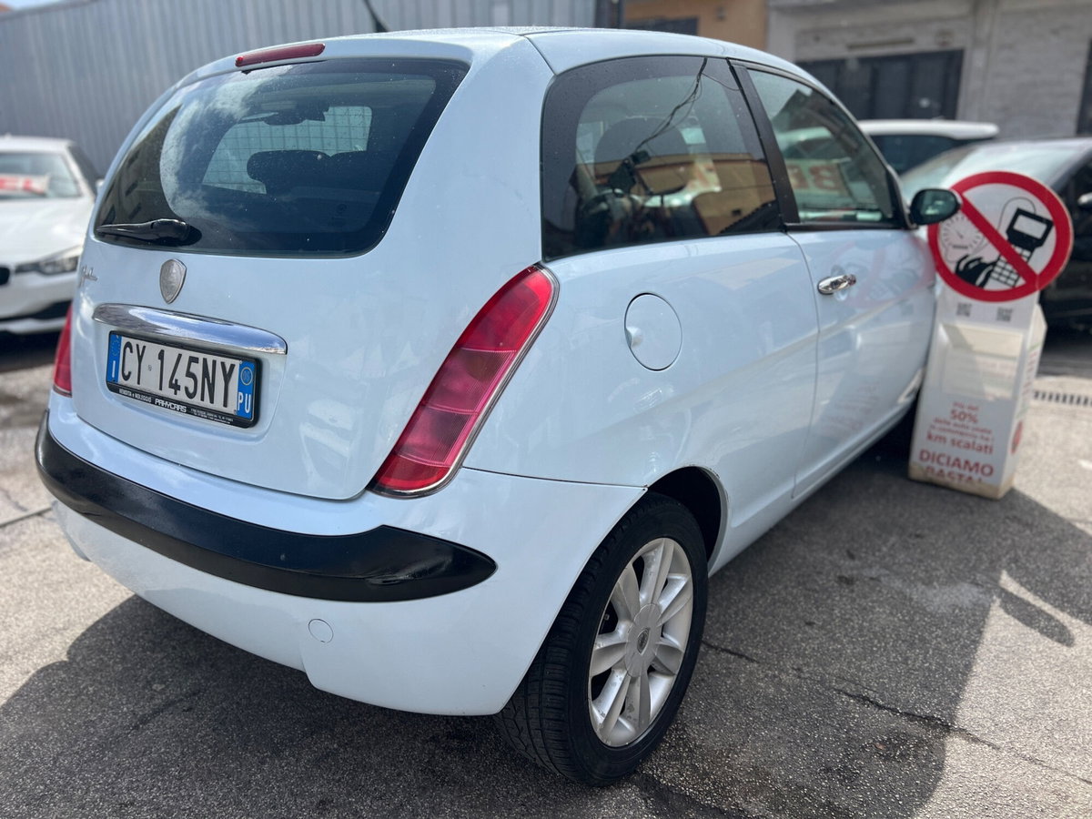 Lancia Ypsilon 1.2 (4)