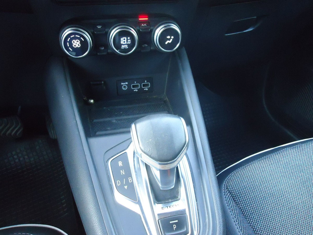 Renault Captur Plug-in Hybrid E-Tech 160 CV Intens (8)