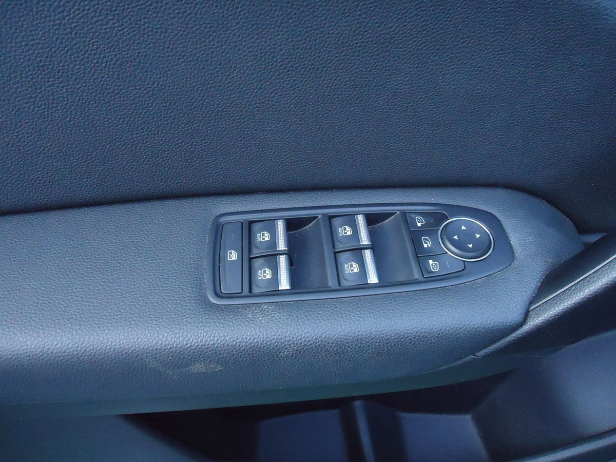Renault Captur Plug-in Hybrid E-Tech 160 CV Intens (9)