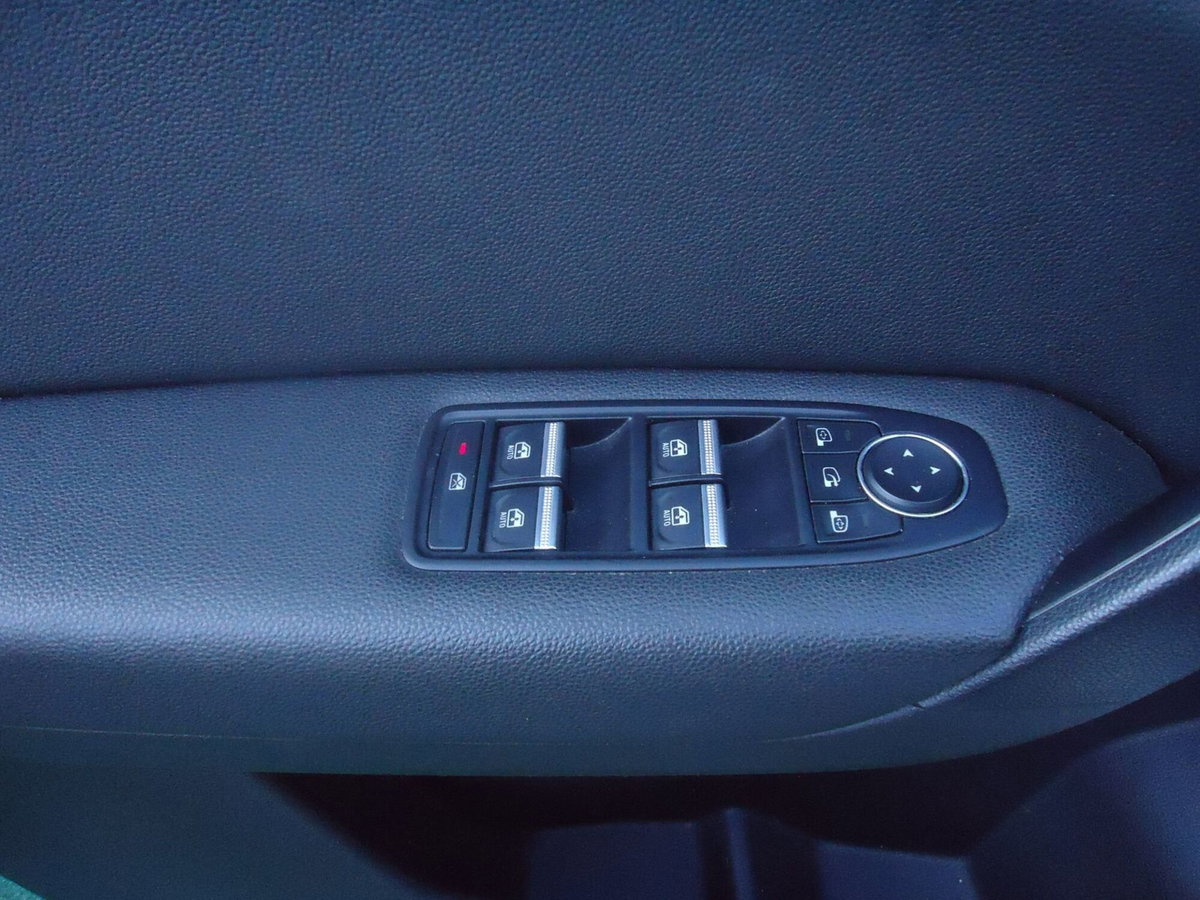 Renault Captur Plug-in Hybrid E-Tech 160 CV Intens (11)