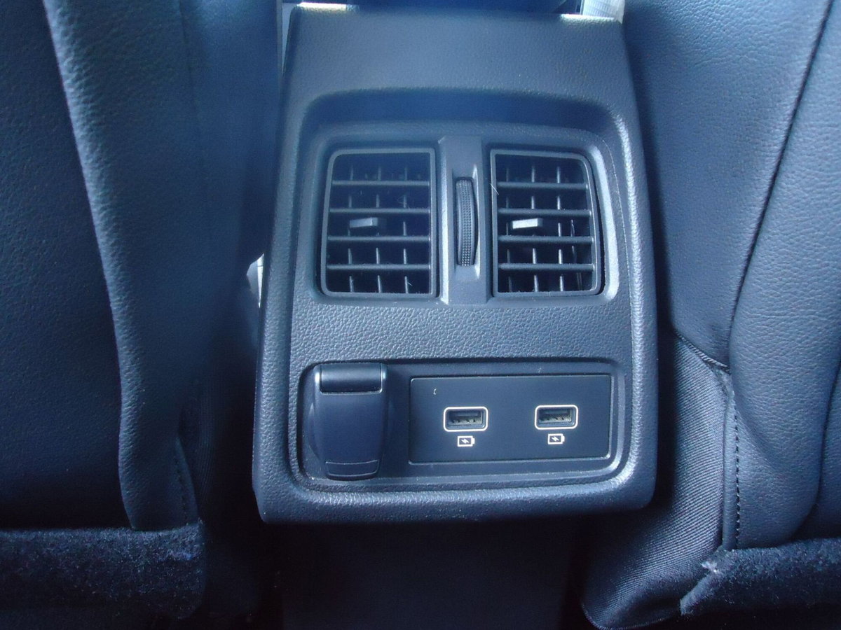 Renault Captur Plug-in Hybrid E-Tech 160 CV Intens (16)