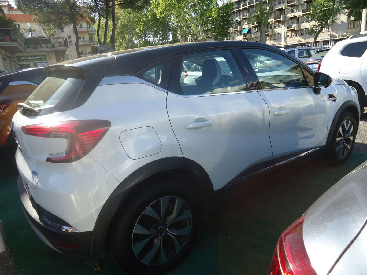 Renault Captur Plug-in Hybrid E-Tech 160 CV Intens (4)