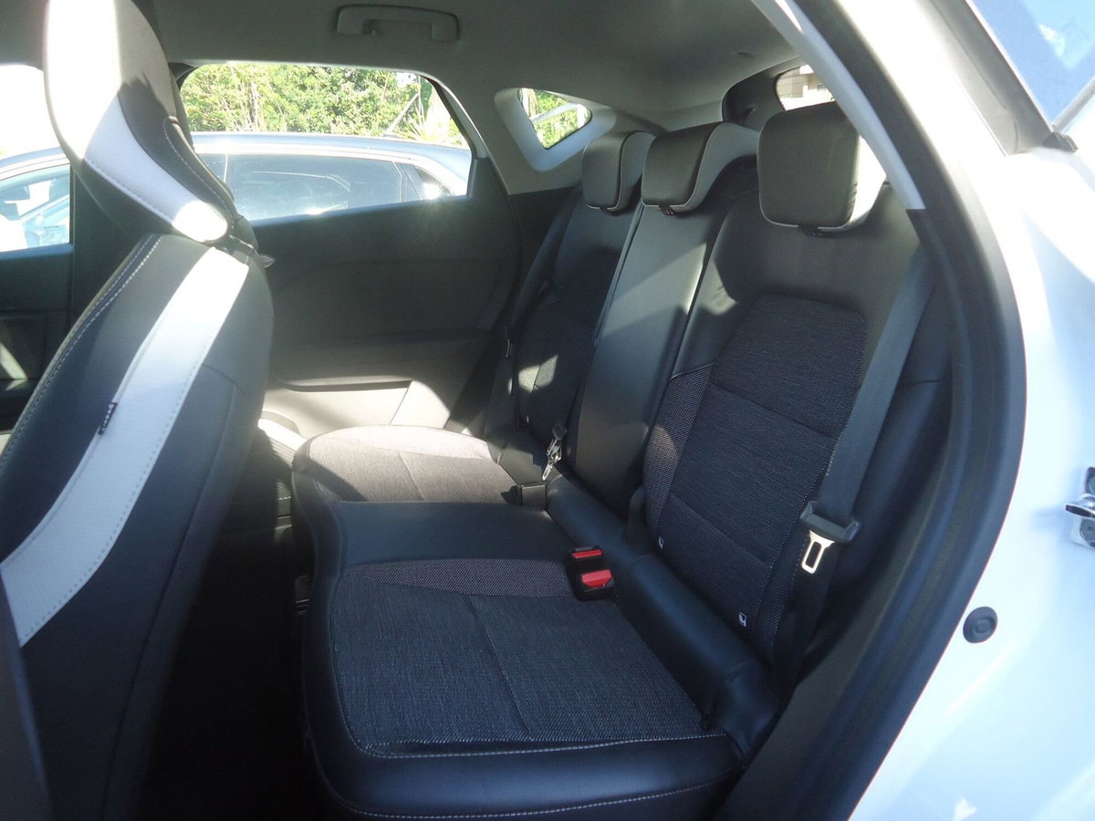 Renault Captur Plug-in Hybrid E-Tech 160 CV Intens (7)