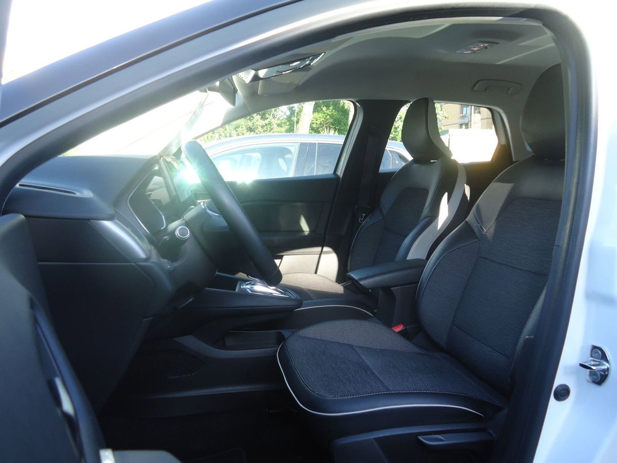 Renault Captur Plug-in Hybrid E-Tech 160 CV Intens (8)