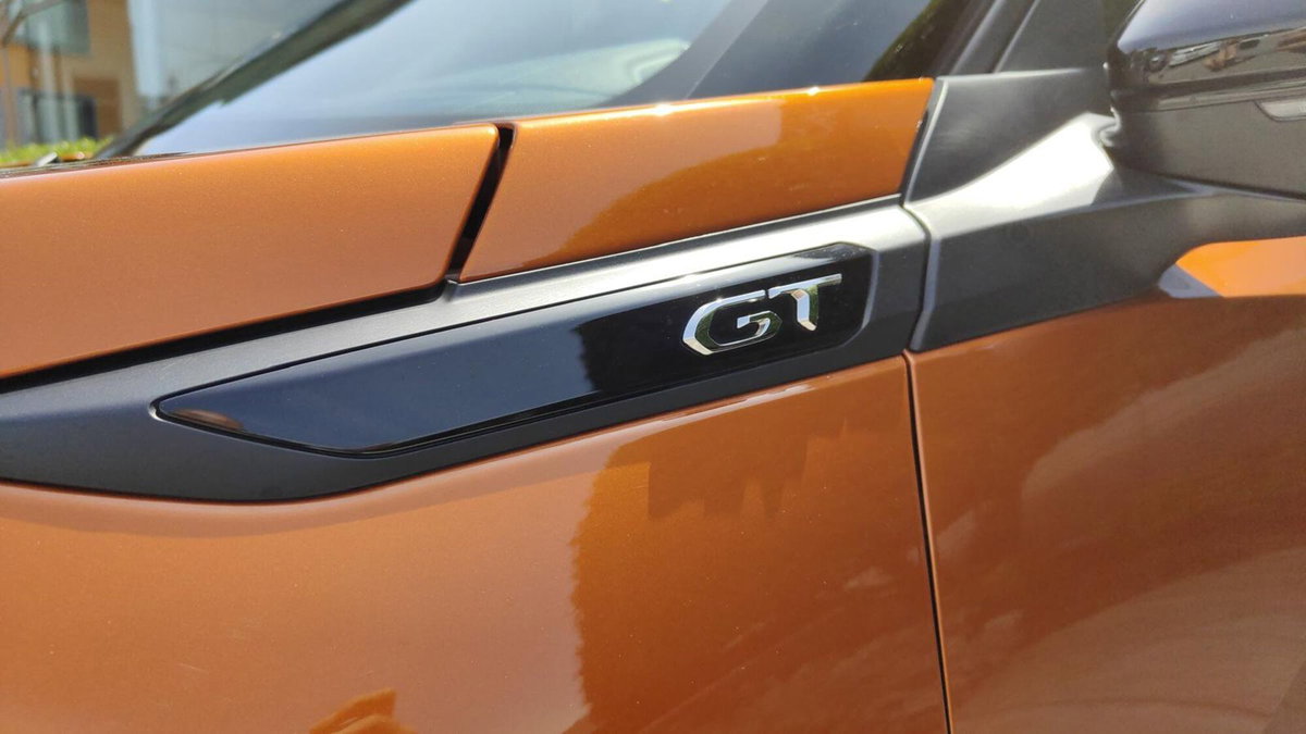 Peugeot 2008 PureTech 155 S&S EAT8 GT Pack (10)