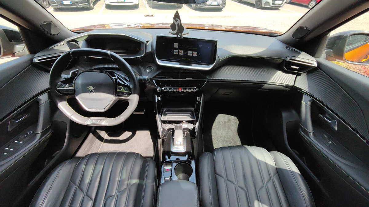 Peugeot 2008 PureTech 155 S&S EAT8 GT Pack (11)