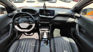 Peugeot 2008 PureTech 155 S&S EAT8 GT Pack (11)