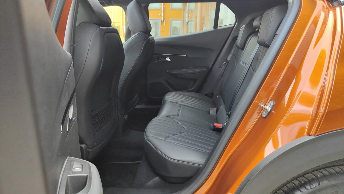 Peugeot 2008 PureTech 155 S&S EAT8 GT Pack (15)