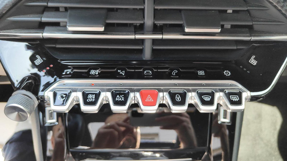 Peugeot 2008 PureTech 155 S&S EAT8 GT Pack (19)