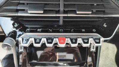 Peugeot 2008 PureTech 155 S&S EAT8 GT Pack (19)