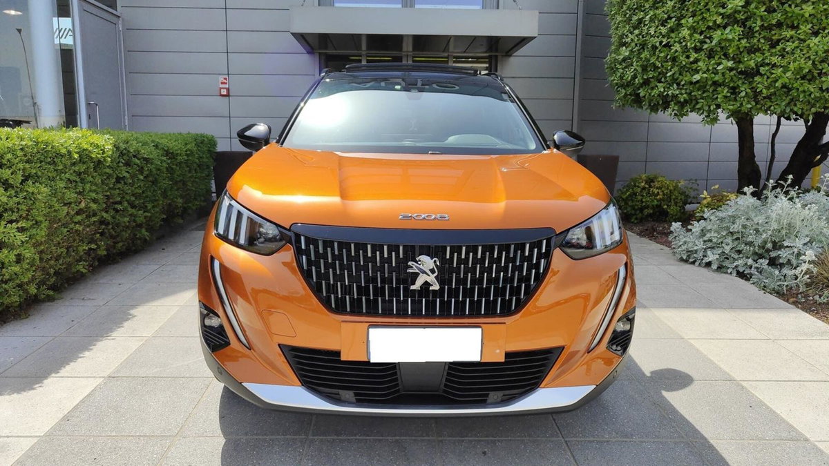 Peugeot 2008 PureTech 155 S&S EAT8 GT Pack (2)