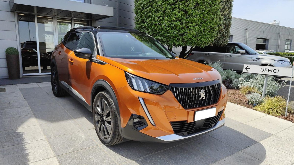 Peugeot 2008 PureTech 155 S&S EAT8 GT Pack (3)