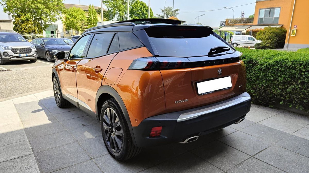 Peugeot 2008 PureTech 155 S&S EAT8 GT Pack (6)