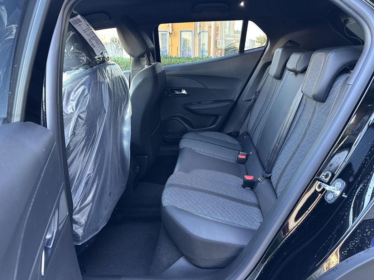 Peugeot 2008 1.2 puretech Active s&s 100cv (15)
