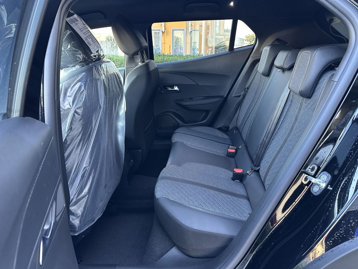 Peugeot 2008 1.2 puretech Active s&s 100cv (15)