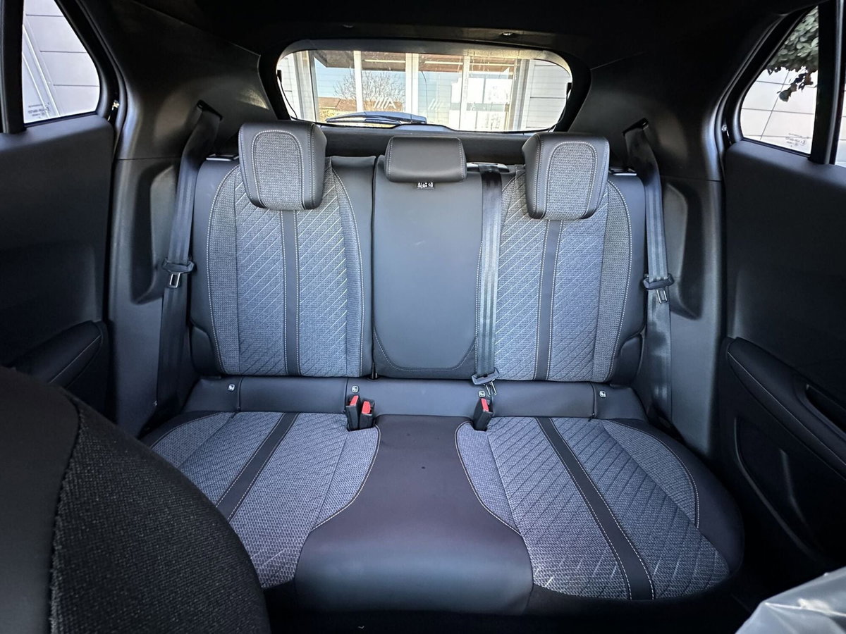 Peugeot 2008 1.2 puretech Active s&s 100cv (15)