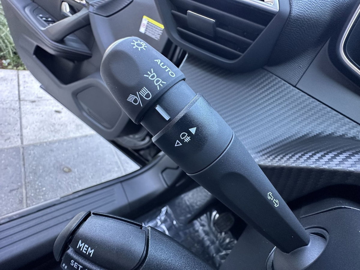 Peugeot 2008 1.2 puretech Active s&s 100cv (19)