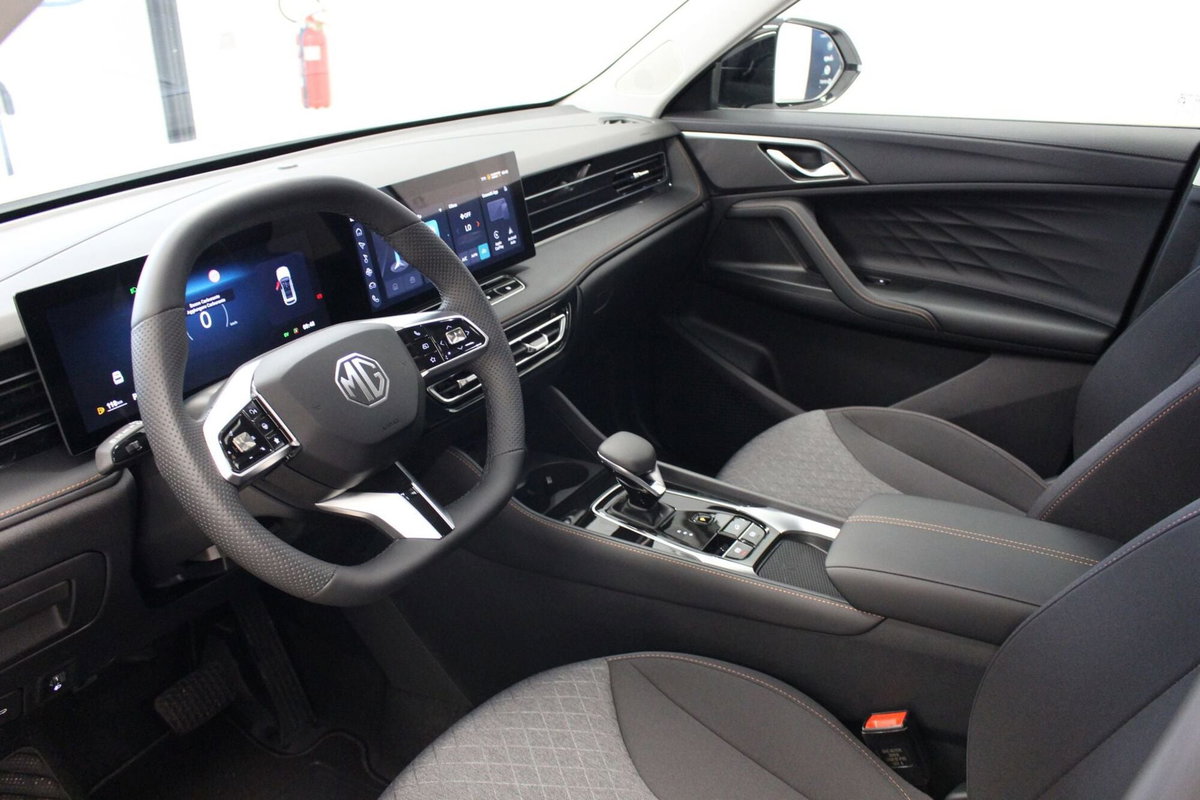 Mg HS 1.5 hybrid+ Comfort auto (7)