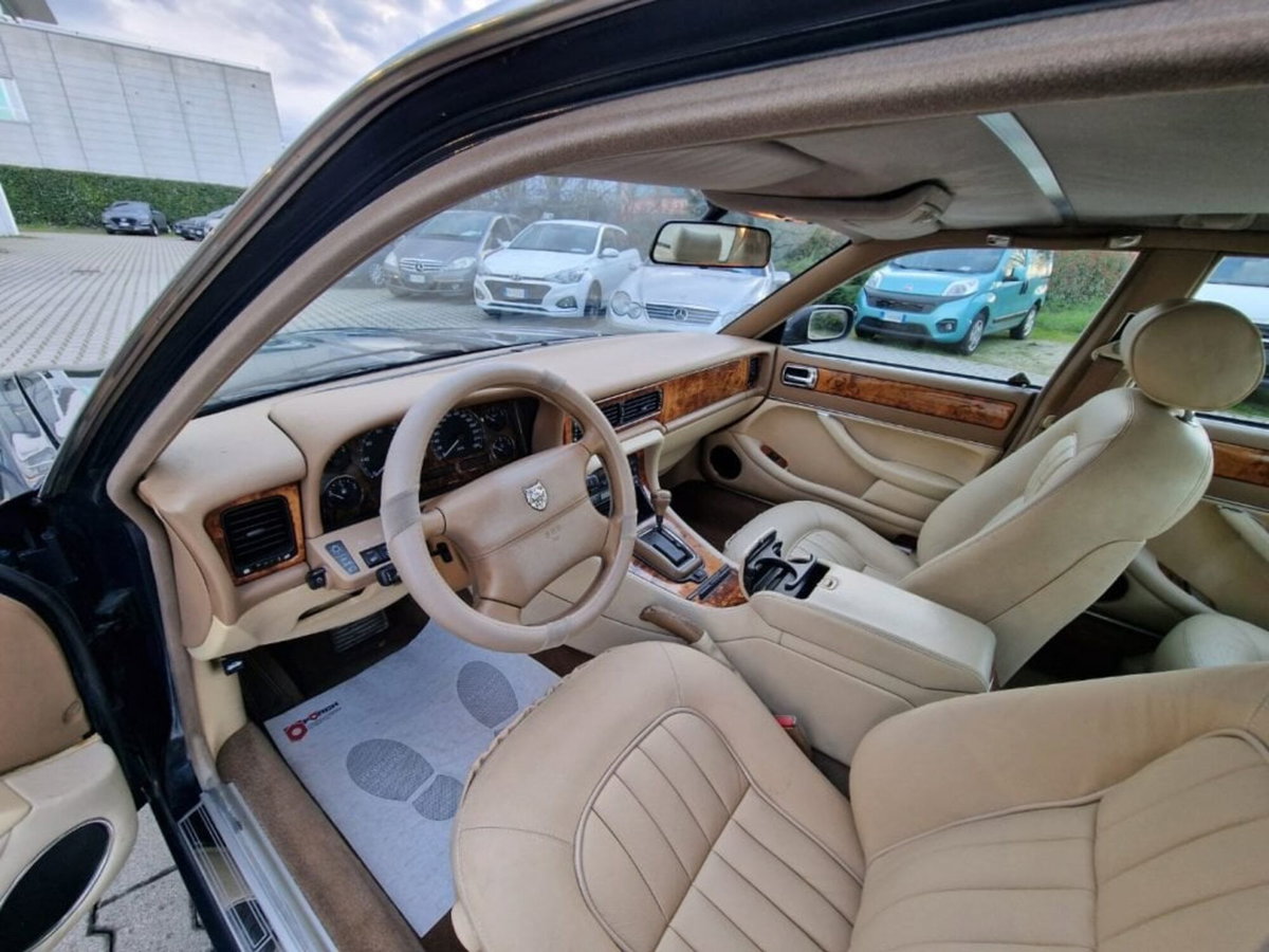 Jaguar XJ 4.0 cat Executive (14)