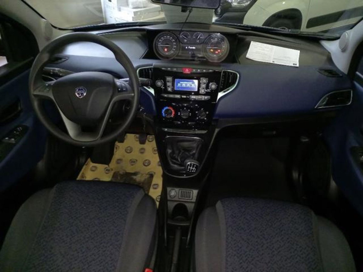 Lancia Ypsilon 1.0 FireFly 5 porte S&S Hybrid Ecochic A. Ferretti (11)