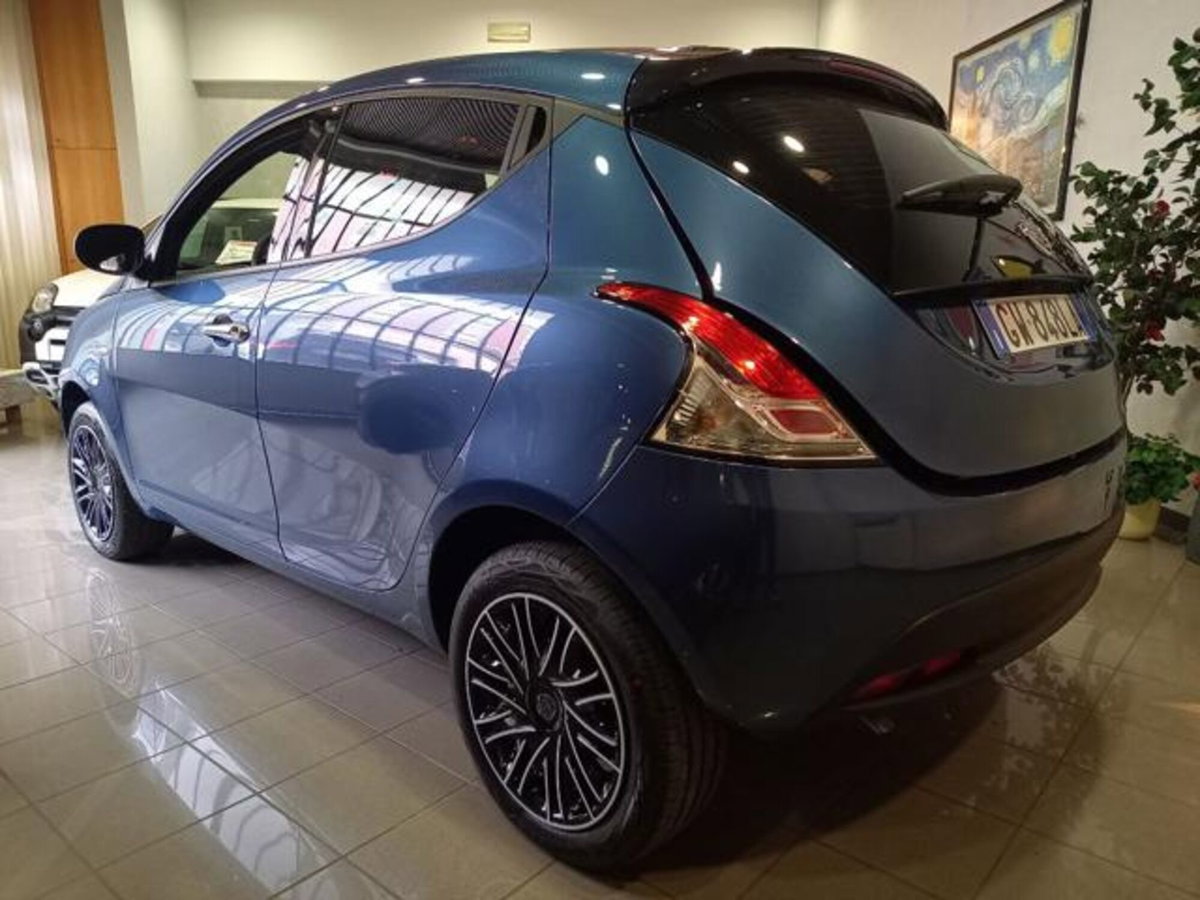Lancia Ypsilon 1.0 FireFly 5 porte S&S Hybrid Ecochic A. Ferretti (7)