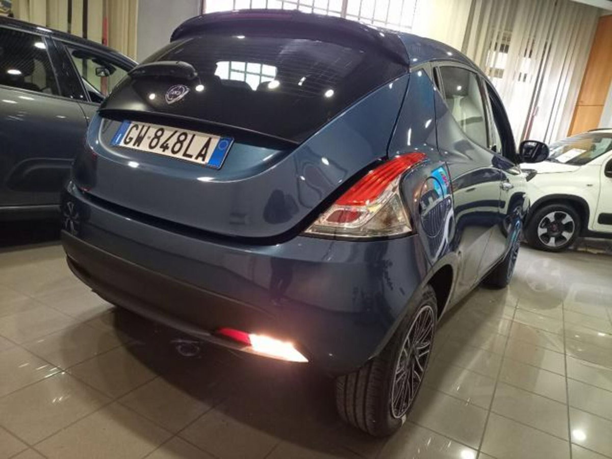 Lancia Ypsilon 1.0 FireFly 5 porte S&S Hybrid Ecochic A. Ferretti (8)