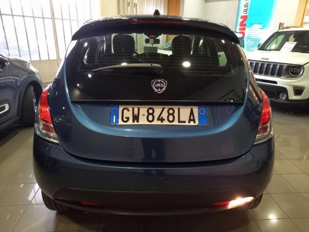 Lancia Ypsilon 1.0 FireFly 5 porte S&S Hybrid Ecochic A. Ferretti (9)