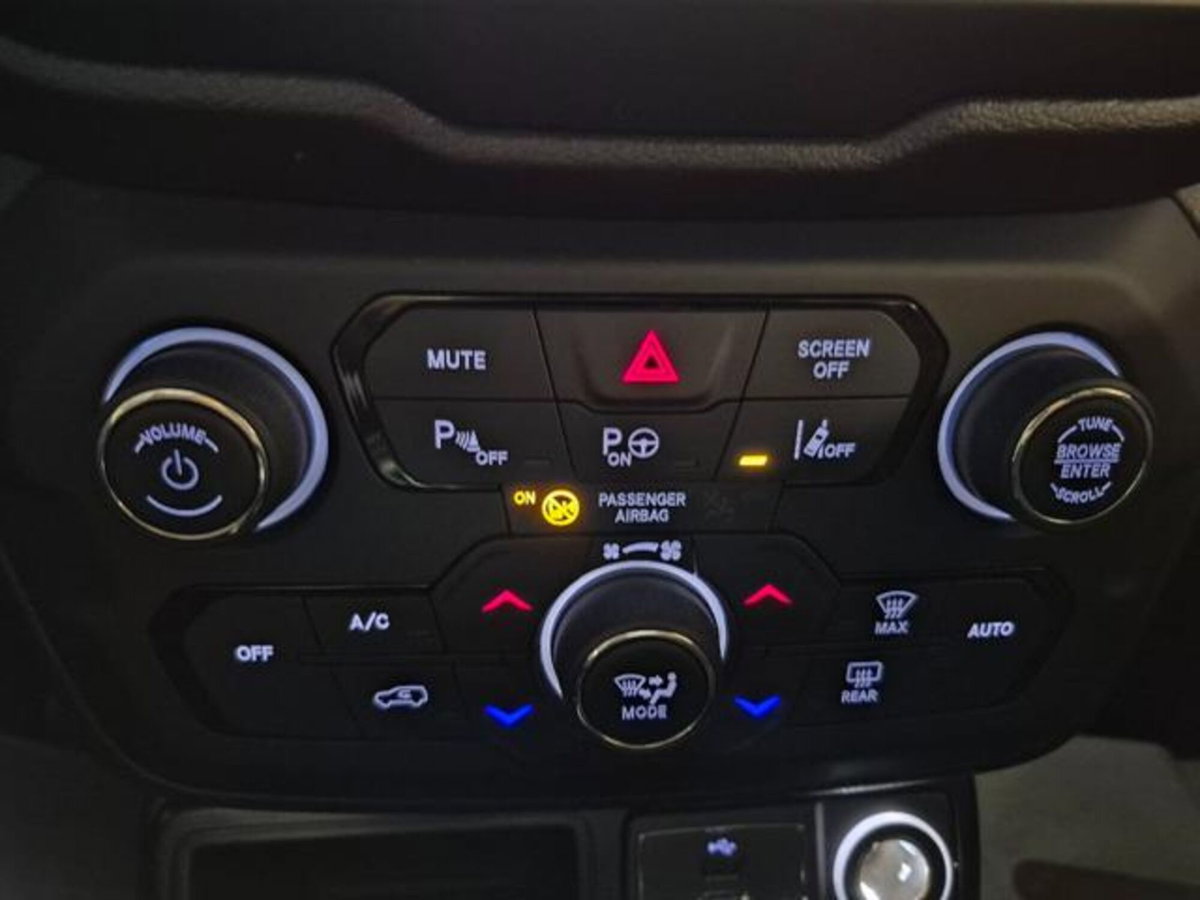 Jeep Renegade 1.0 T3 80th Anniversary (17)