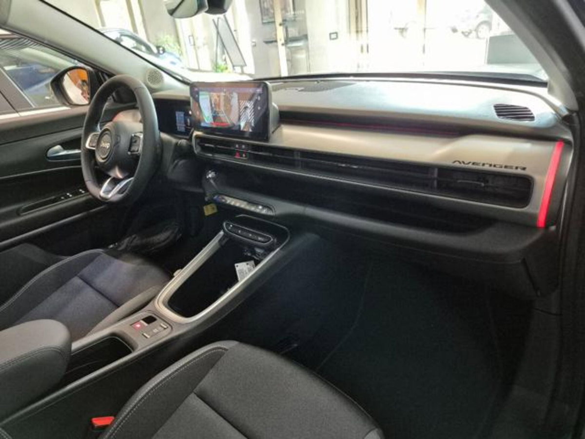 Jeep Avenger 1.2 turbo e-hybrid mhev Summit fwd 110cv edct6 (12)