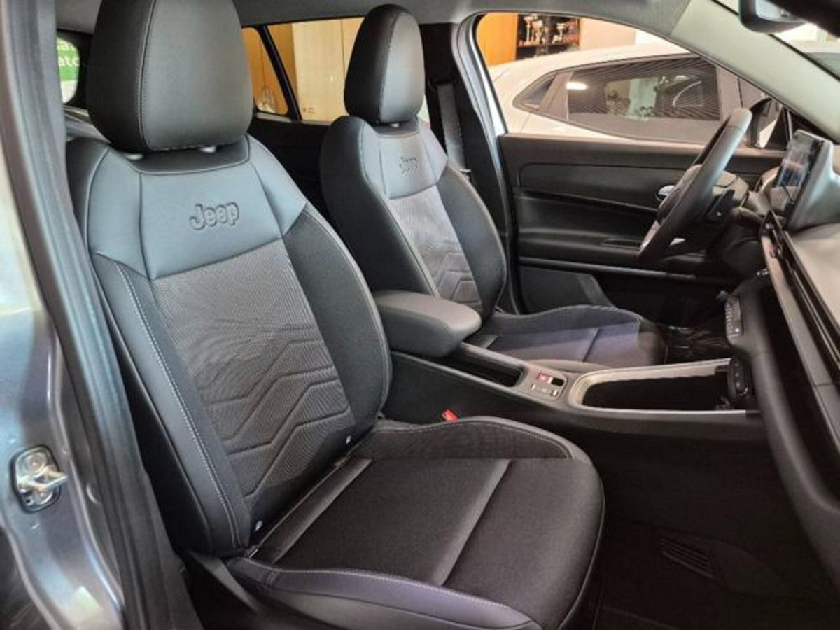 Jeep Avenger 1.2 turbo e-hybrid mhev Summit fwd 110cv edct6 (16)