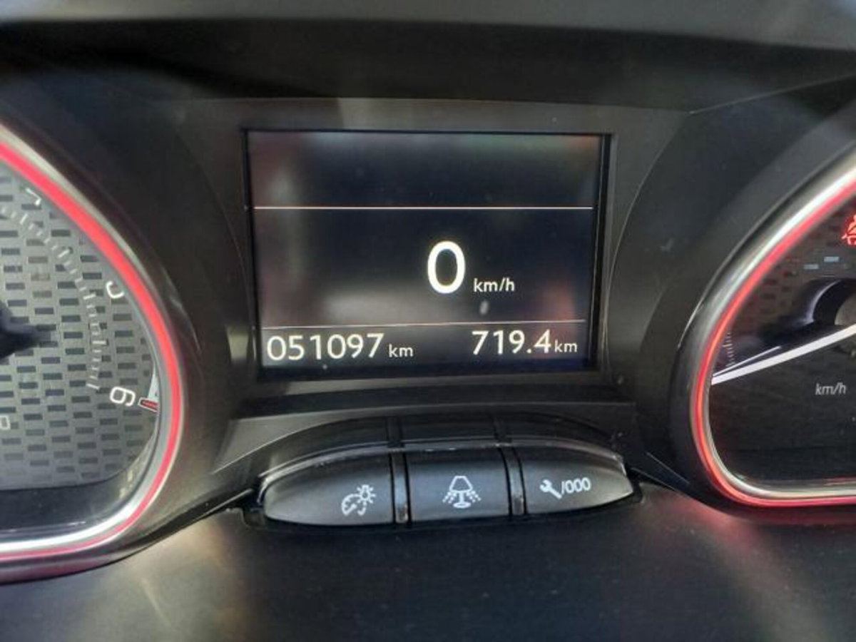 Peugeot 2008 BlueHDi 100 S&S GT Line (10)