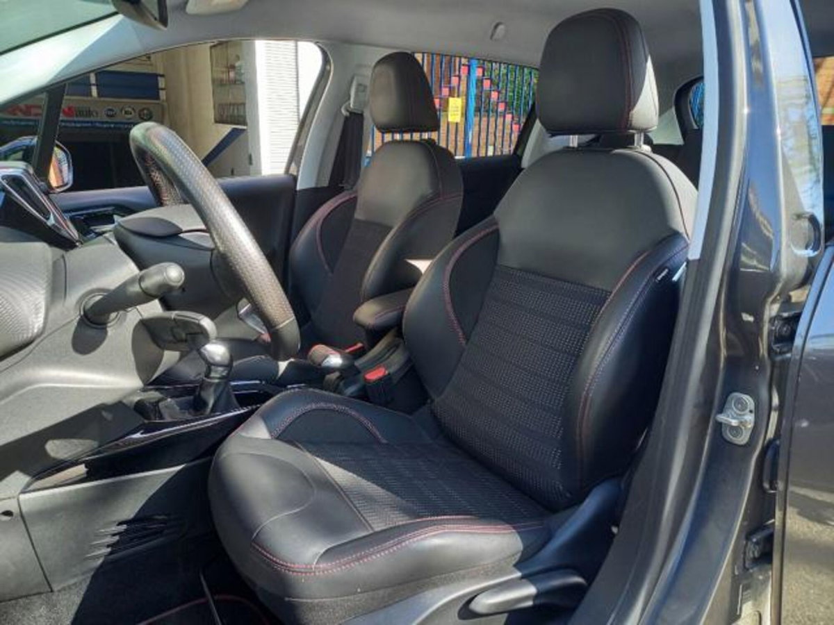 Peugeot 2008 BlueHDi 100 S&S GT Line (13)