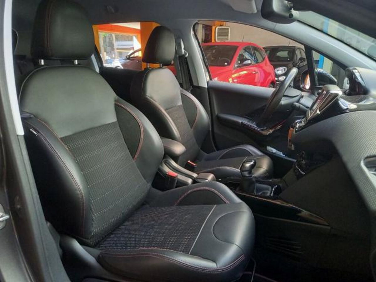 Peugeot 2008 BlueHDi 100 S&S GT Line (14)