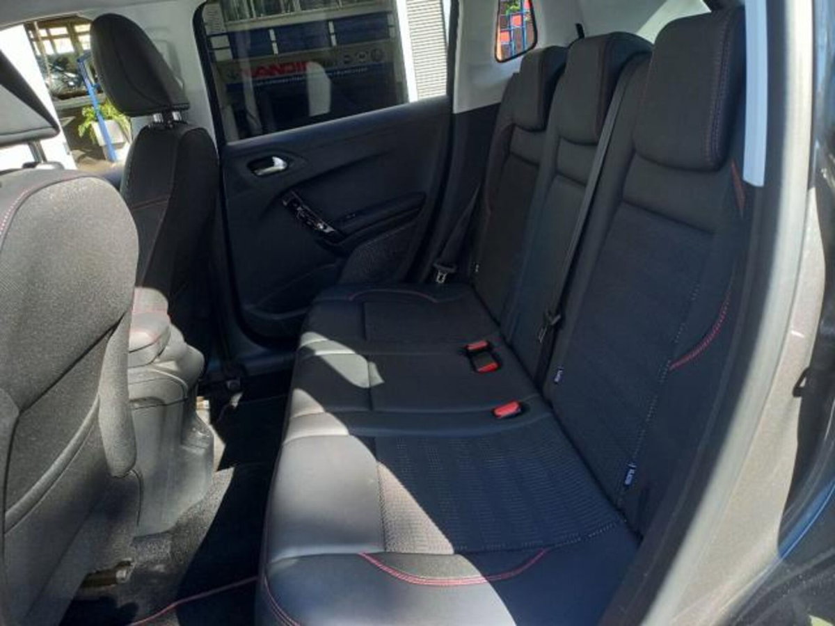 Peugeot 2008 BlueHDi 100 S&S GT Line (16)