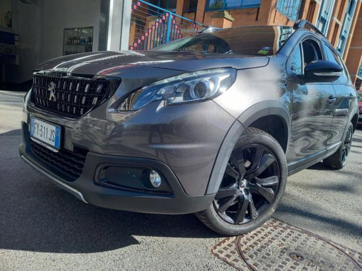 Peugeot 2008 BlueHDi 100 S&S GT Line (2)