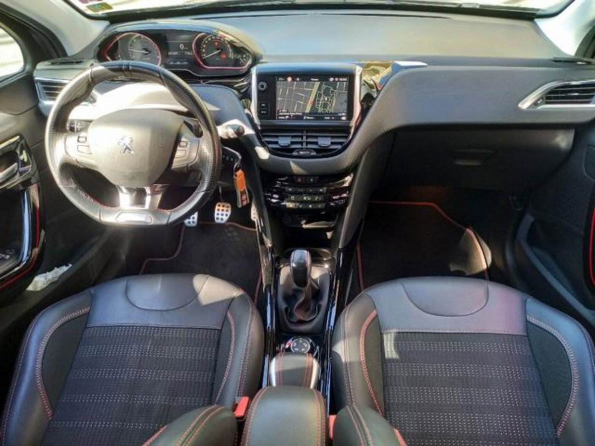 Peugeot 2008 BlueHDi 100 S&S GT Line (8)