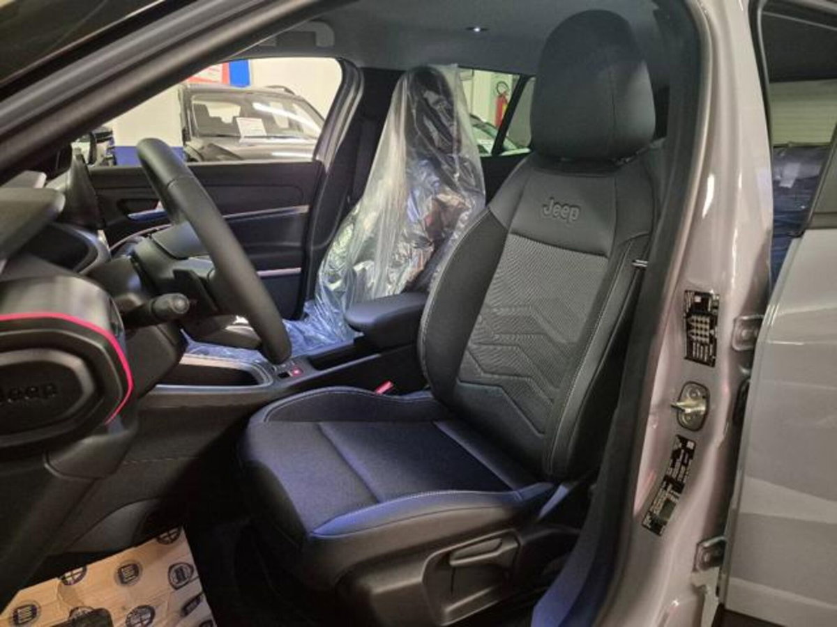 Jeep Avenger 1.2 turbo Summit fwd 100cv (14)