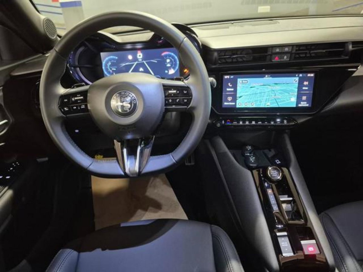 Alfa Romeo Junior 1.2 ibrida Speciale 145cv edct6 (13)