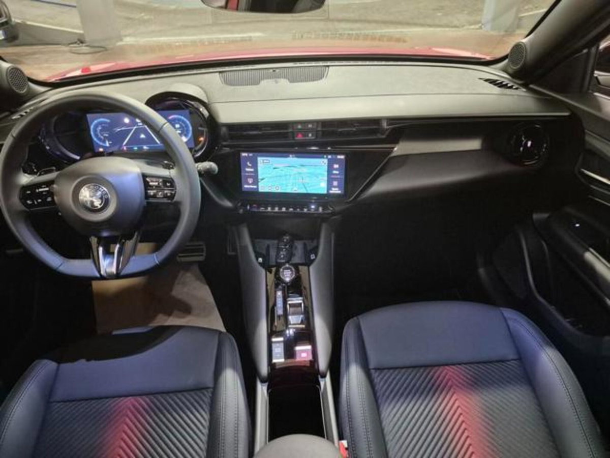 Alfa Romeo Junior 1.2 ibrida Speciale 145cv edct6 (14)