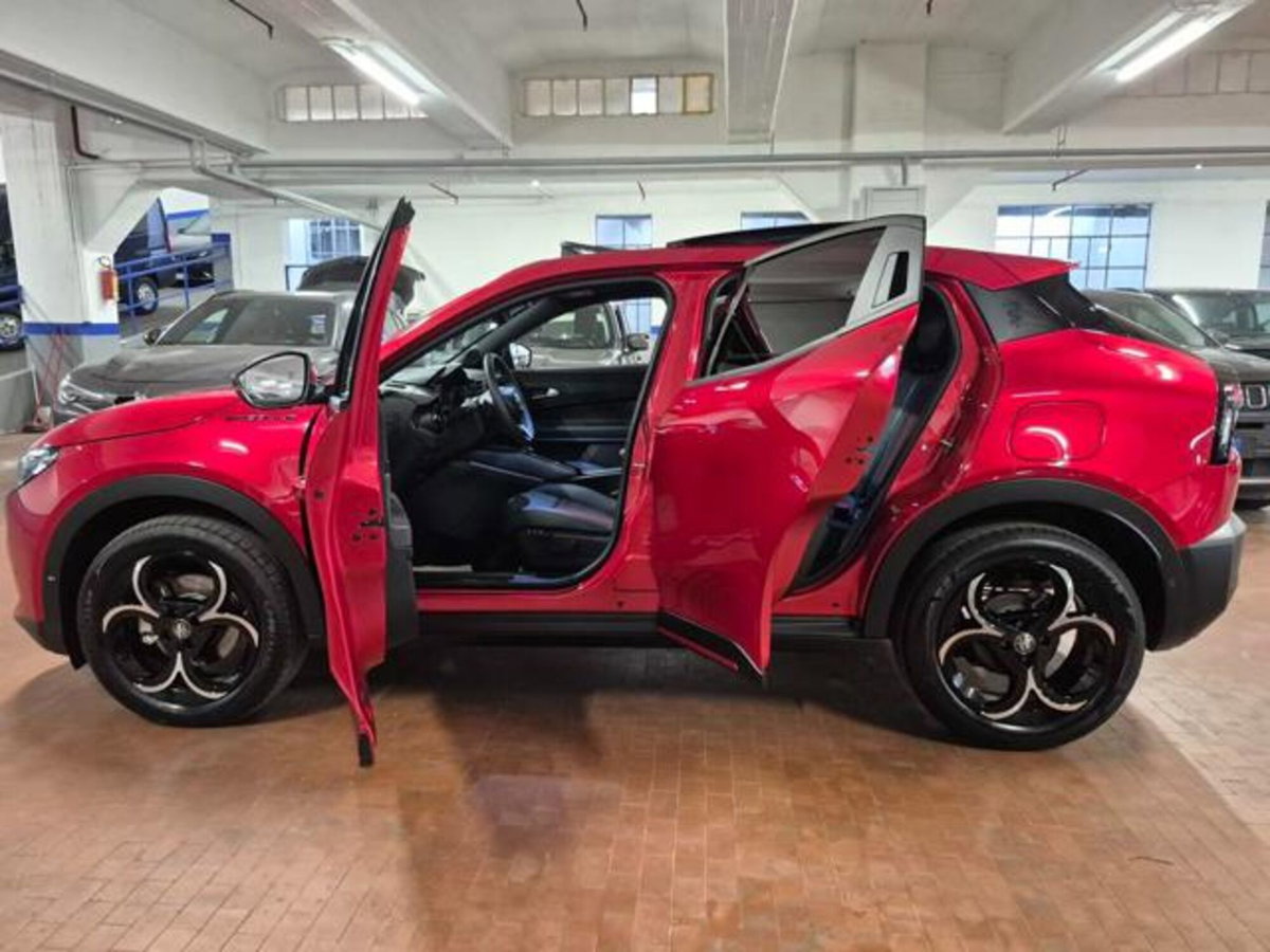 Alfa Romeo Junior 1.2 ibrida Speciale 145cv edct6 (5)