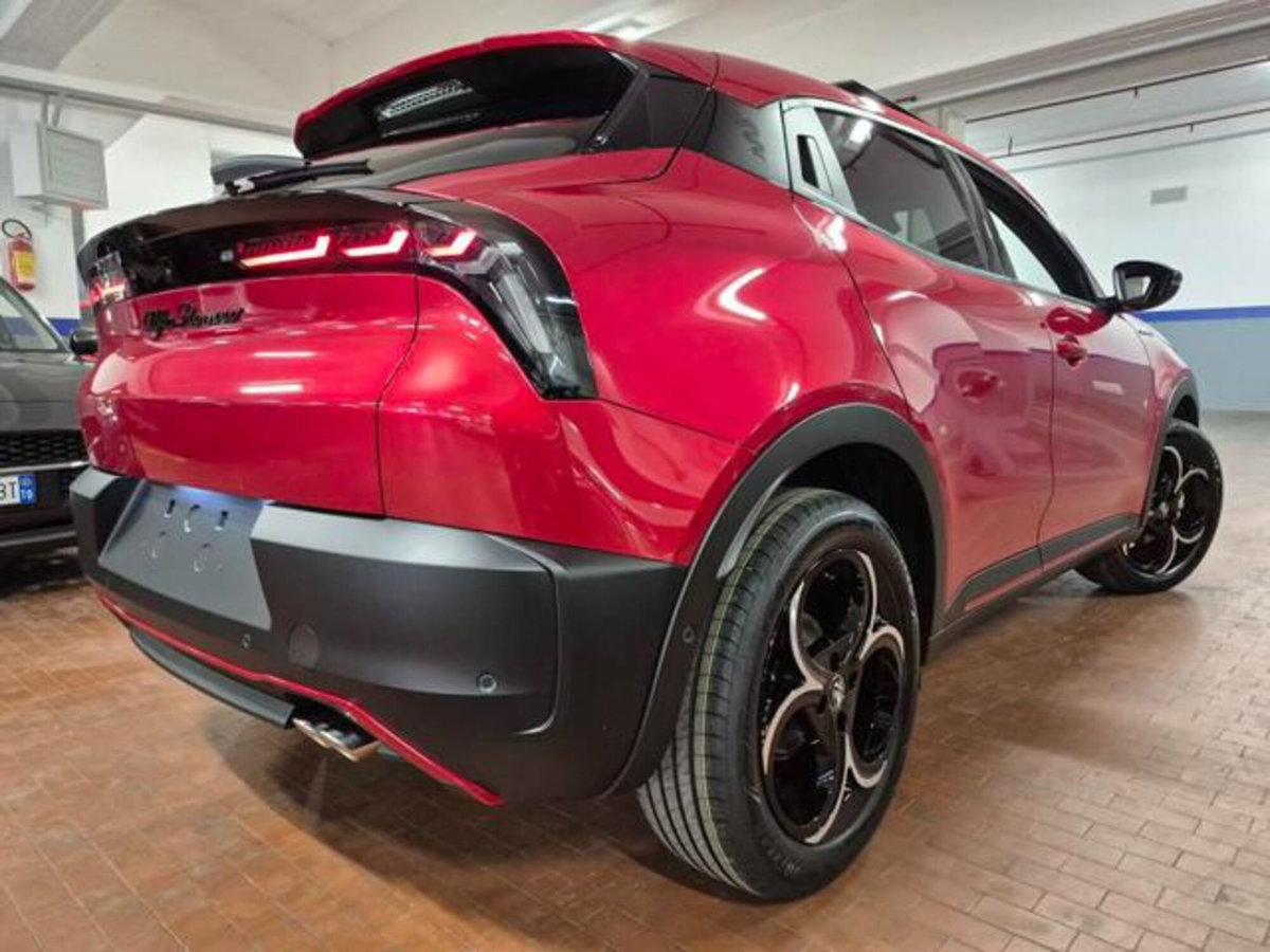 Alfa Romeo Junior 1.2 ibrida Speciale 145cv edct6 (8)
