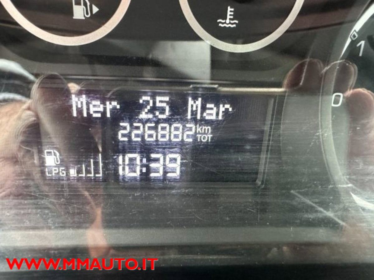 Lancia Ypsilon 1.2 69 CV 5 porte GPL Ecochic Silver (15)
