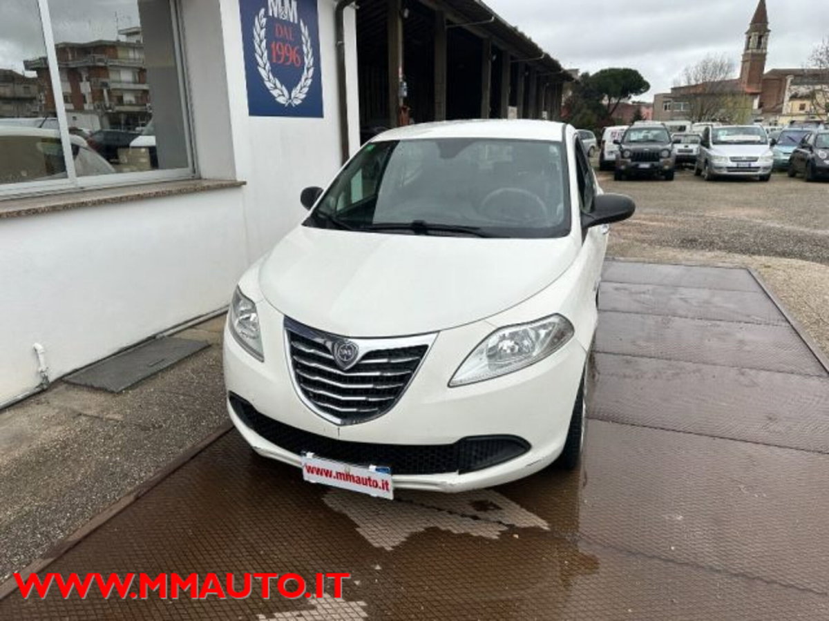 Lancia Ypsilon 1.2 69 CV 5 porte GPL Ecochic Silver (2)