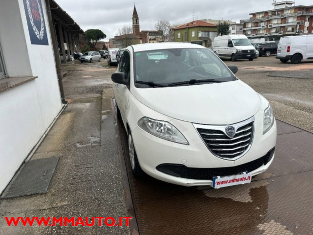 Lancia Ypsilon 1.2 69 CV 5 porte GPL Ecochic Silver (3)
