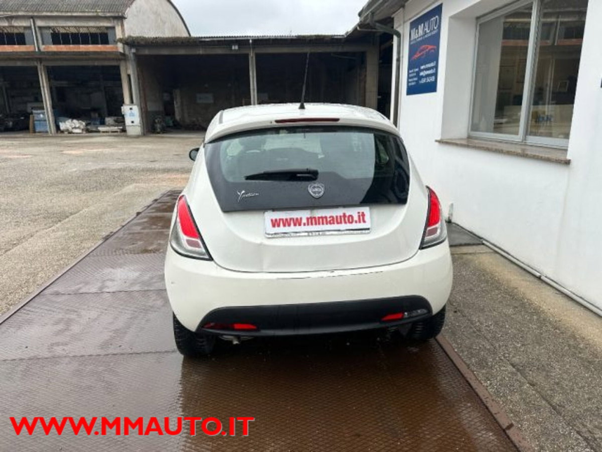 Lancia Ypsilon 1.2 69 CV 5 porte GPL Ecochic Silver (4)